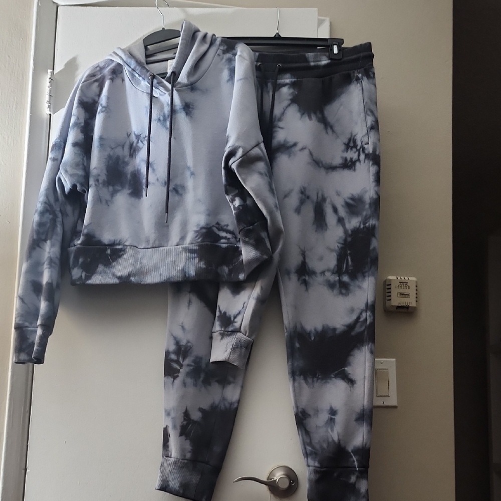 Womens 90° By Reflex Pale Blue/Dark Blu Tie-Dye Cropped Hoodie and Joggers